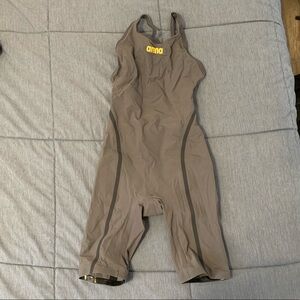 Arena carbon ultra women’s tech suit size 28